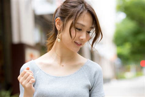 色気のある女性とは？男性心理に刺さる色気といやらしさの違い。